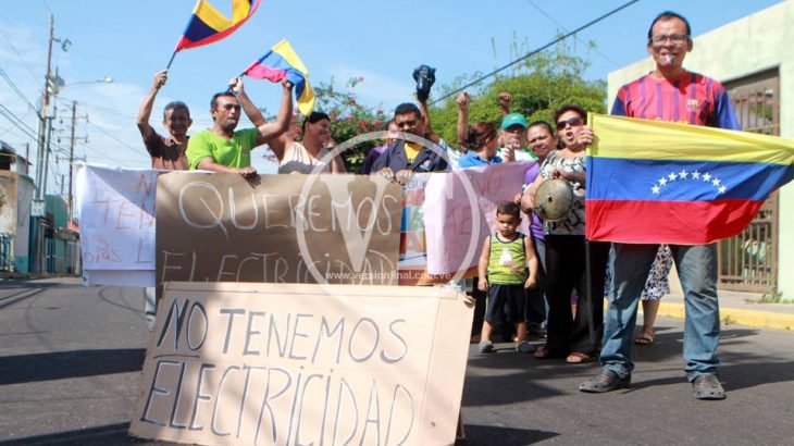 Vecinos protestan en Veritas por falta de luz | Los #sinluz en la prensa