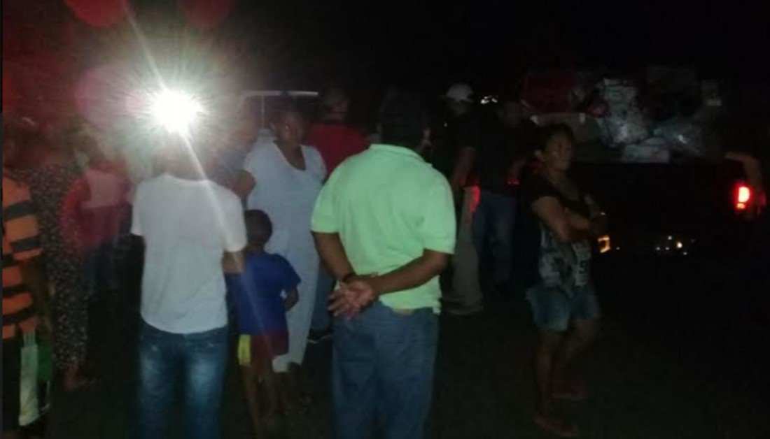 Zulia | Habitantes de Guajira cierran la troncal por falta de electricidad  - Los #sinluz en la prensa